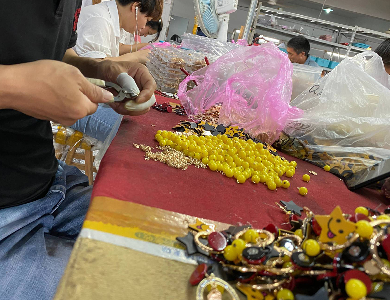 Photographs of the production process of making headdress samples-Home Page-5